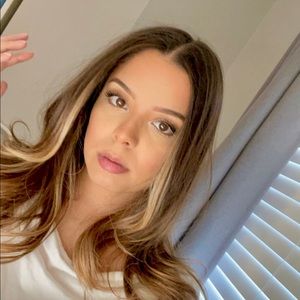 Meet your Posher, Ana